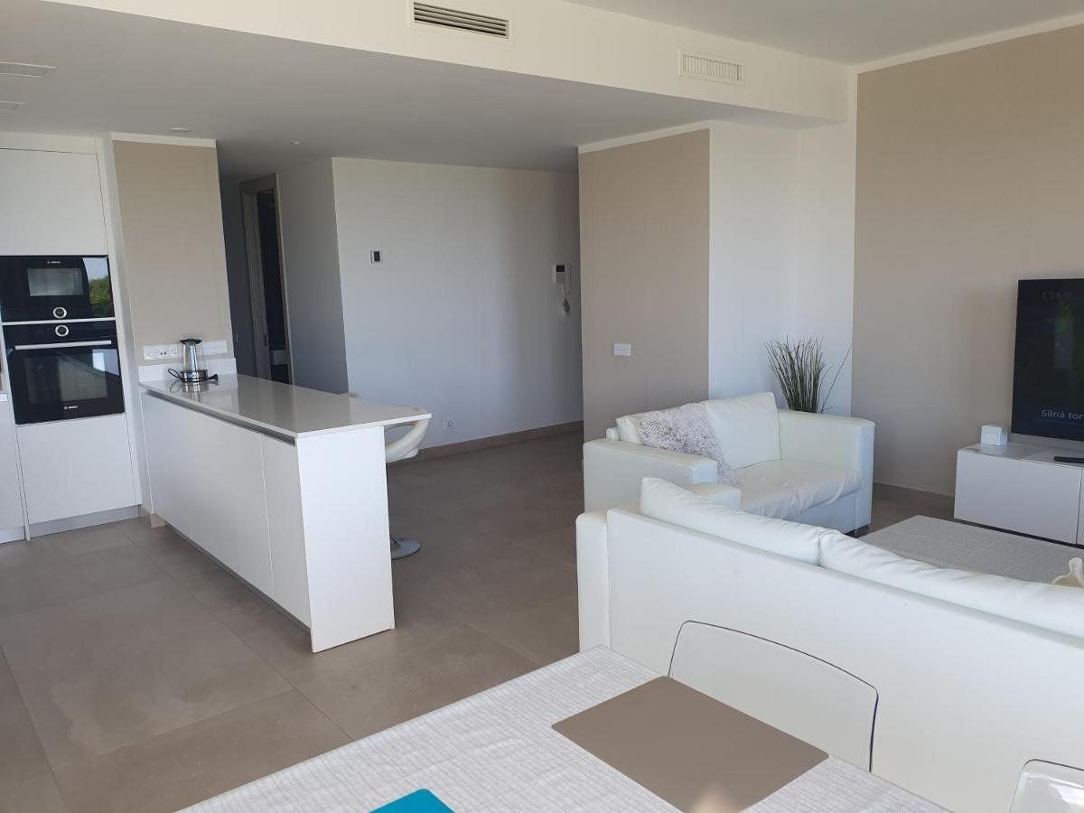 Luxury Beachfront Apartment With Pool, Sauna, Fitness And Gym In Province Malaga, Andalusia ميخاس المظهر الخارجي الصورة