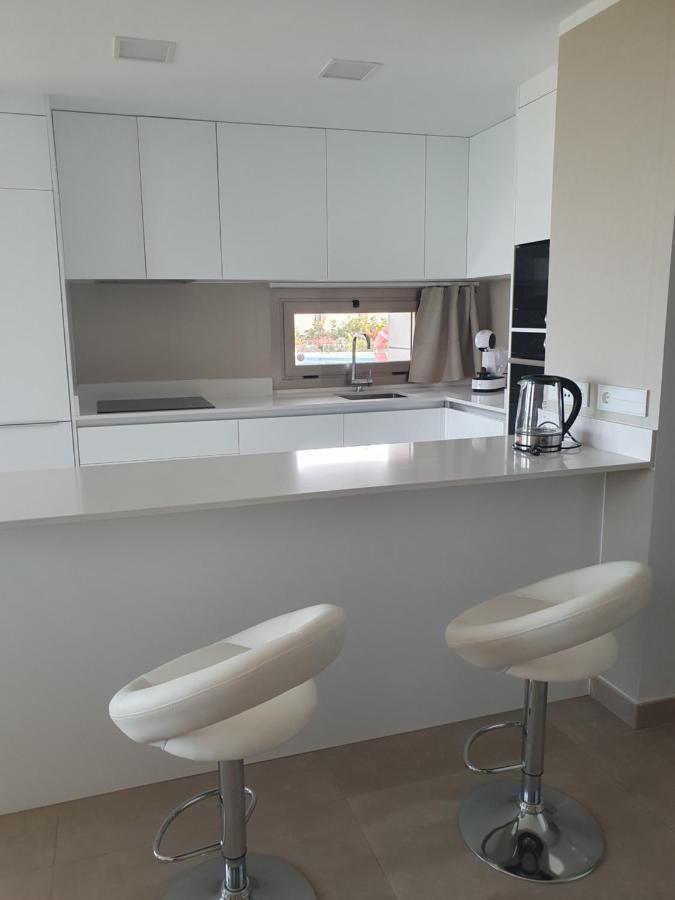 Luxury Beachfront Apartment With Pool, Sauna, Fitness And Gym In Province Malaga, Andalusia ميخاس المظهر الخارجي الصورة